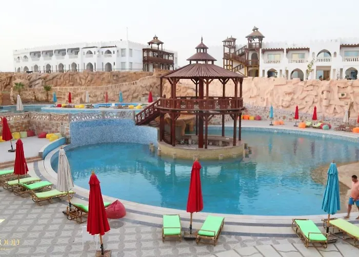 Hollywood Aqua Park Otel 4*