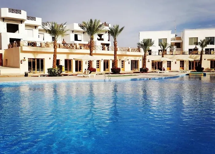 Hollywood Aqua Park Otel 4*