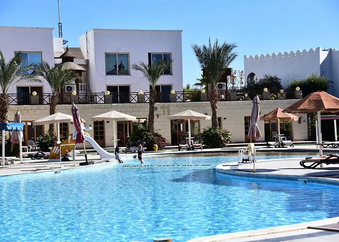 Hollywood Aqua Park Otel 4*