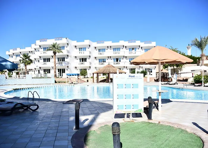 Hollywood Aqua Park 4*