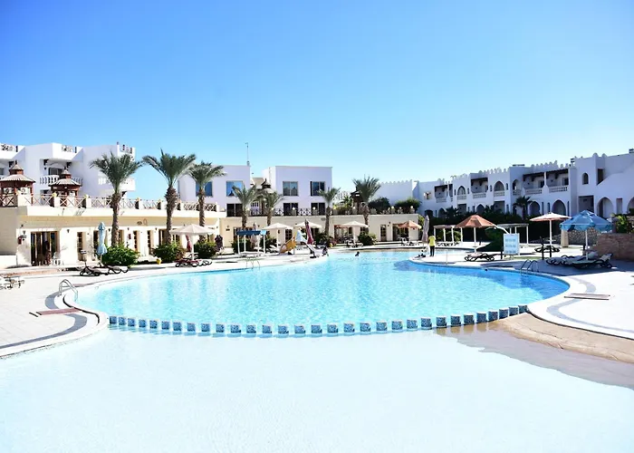 Hollywood Aqua Park 4*